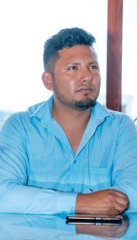 Fotografía oficial de Julio Flores Alarcón, Presidente del Gobierno Parroquial de Nanegalito
